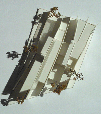 Fotografija makete poslopja slikano od zgoraj